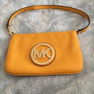 Michael Kors Mini Bag  Zipper closure. Leather